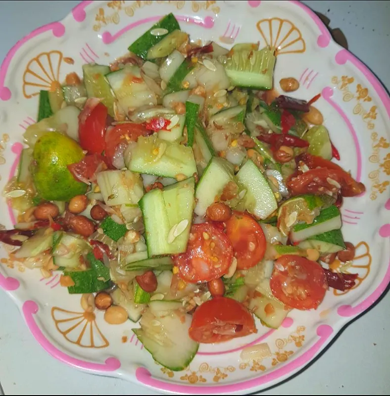 spicy cucumber salad🥒🌶🍅|patlovestocookさん