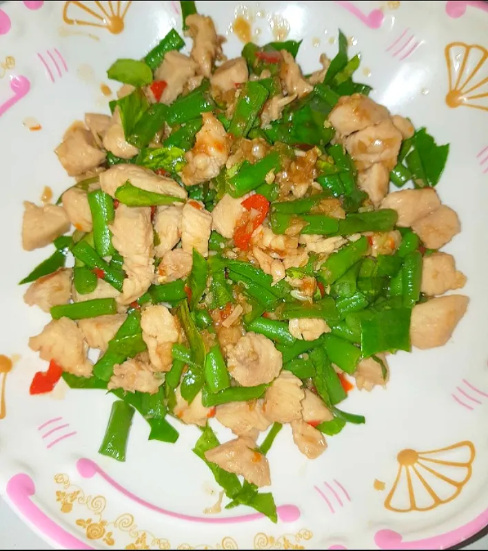 Snapdishの料理写真:spicy stir fry long beans with chicken|patlovestocookさん