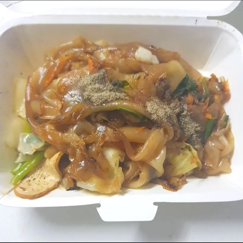 stir fry vegetarian flat noodles|patlovestocookさん