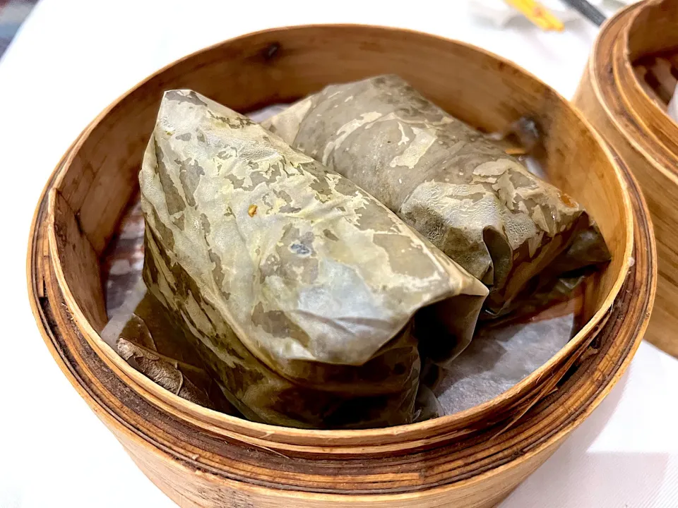 Snapdishの料理写真:Mini sticky rice wrapped in lotus leaf|skyblueさん