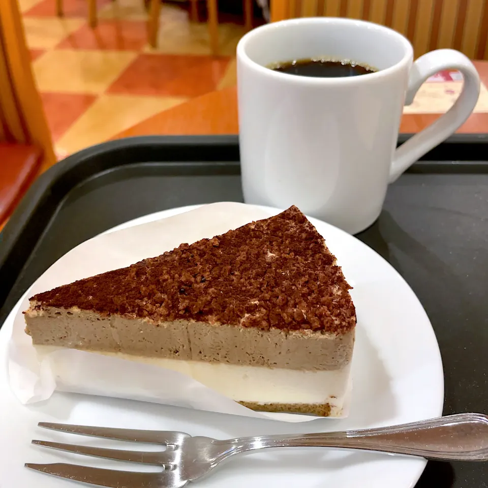 ふんわりダルゴナコーヒーケーキ
ブレンドコーヒー|T. Wonderさん