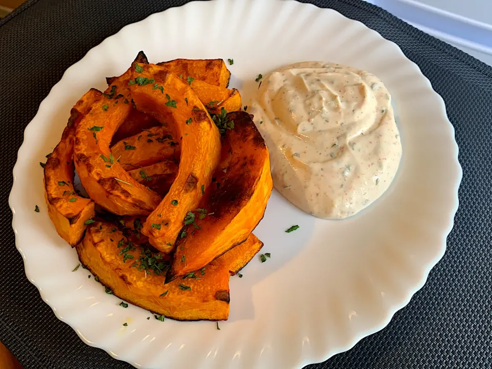 Oven roasted pumpkin with yoghurt herby sauce|Chidinma Emmanuelさん