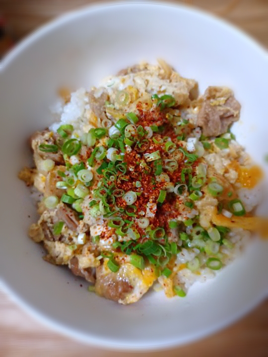 狸の宴シリーズ
ある日の腹拵え
親子丼
(ちゃんと引いた和出汁をベースに使用)