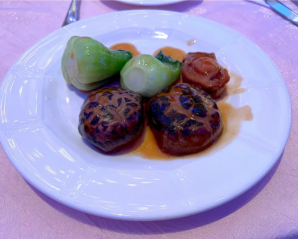 Braised 8 heads abalone with vegetable and black mushroom|skyblueさん