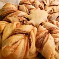 Strawberry Chocolate Star bread|Melissa Latchawさん