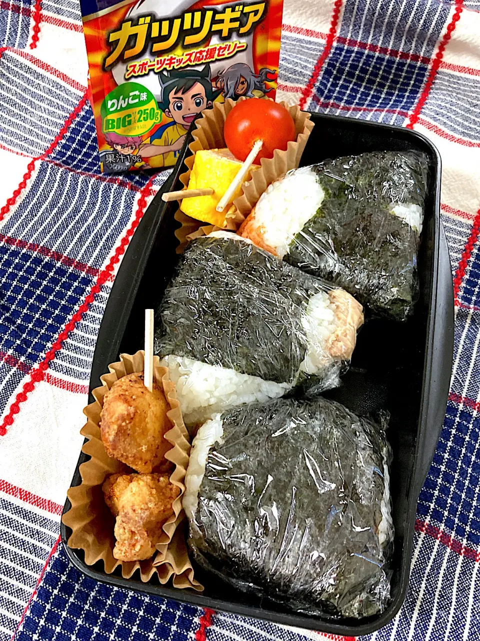 Snapdishの料理写真:おにぎり弁当|SaDaさん