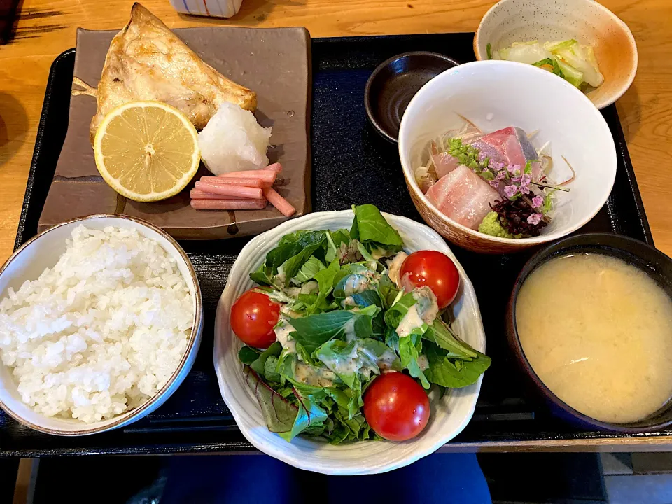 カンパチのカマ焼き、刺身定食|じょんさん