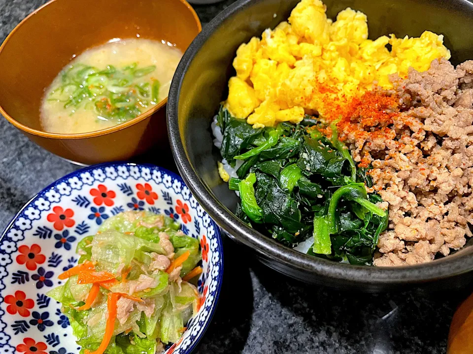 ●三食丼●レタスとツナのサラダ●味噌汁|SAKI🖤✨さん