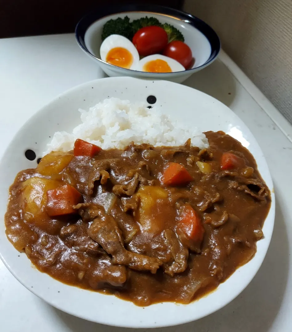 Snapdishの料理写真:カレーライスとサラダ|あかね空さん