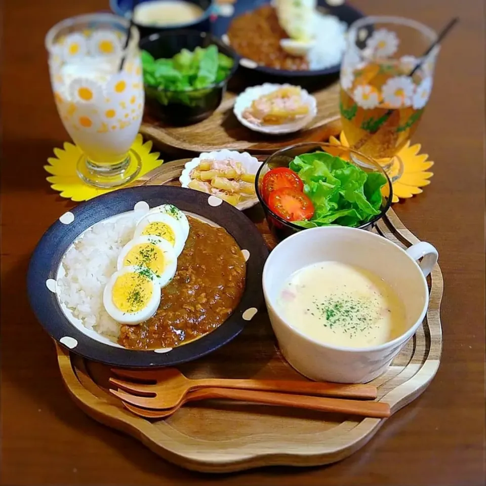 Snapdishの料理写真:トマトキーマカレーとコーンクリームスープ|こだしーさん