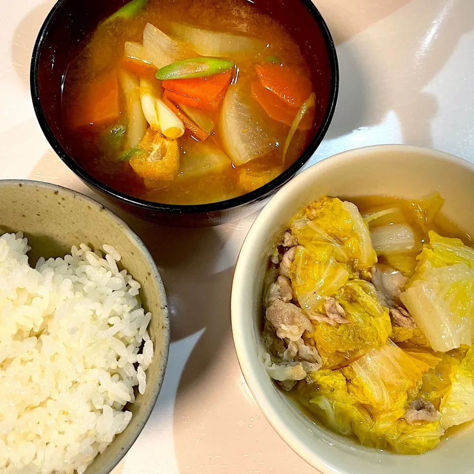 Snapdishの料理写真:圧力鍋で豚肉と白菜の重ね蒸し🌟根菜のお味噌汁|まり＊さん