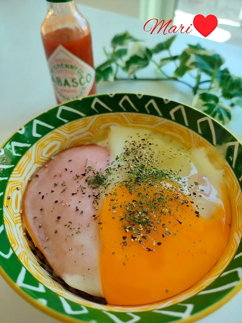 《レシピ有》レンジで簡単！ハムタマチーズ丼。|Mariさん