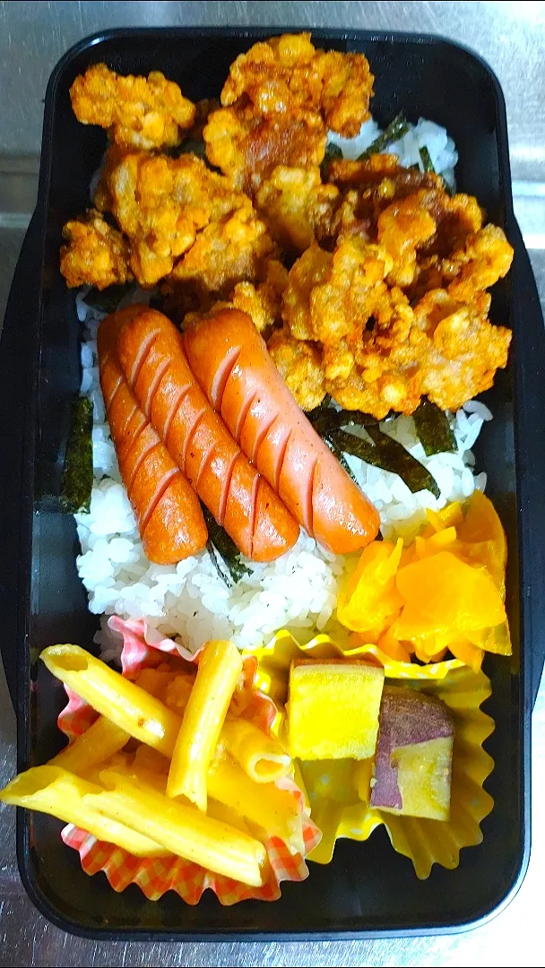 旦那弁当　2023/1/23

豚唐揚げ
ウインナー
ペンネのクリーム煮
さつまいもの甘煮|ユキヨメ♪さん