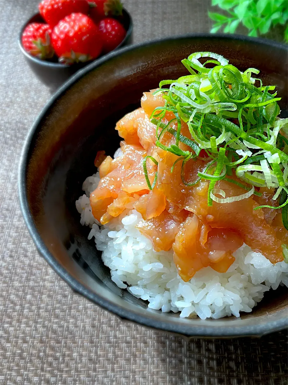 釣り魚🎣ビンチョウマグロ切り落とし漬け丼🐟お米にお餅|9421beruさん