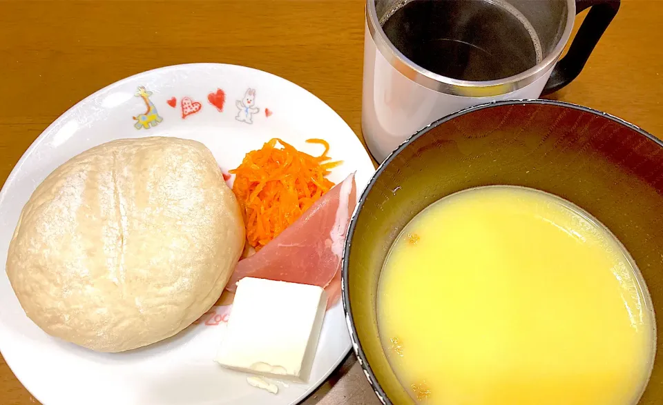 白パンで朝ご飯、キャロットラペが合ぅ〜|masaさん