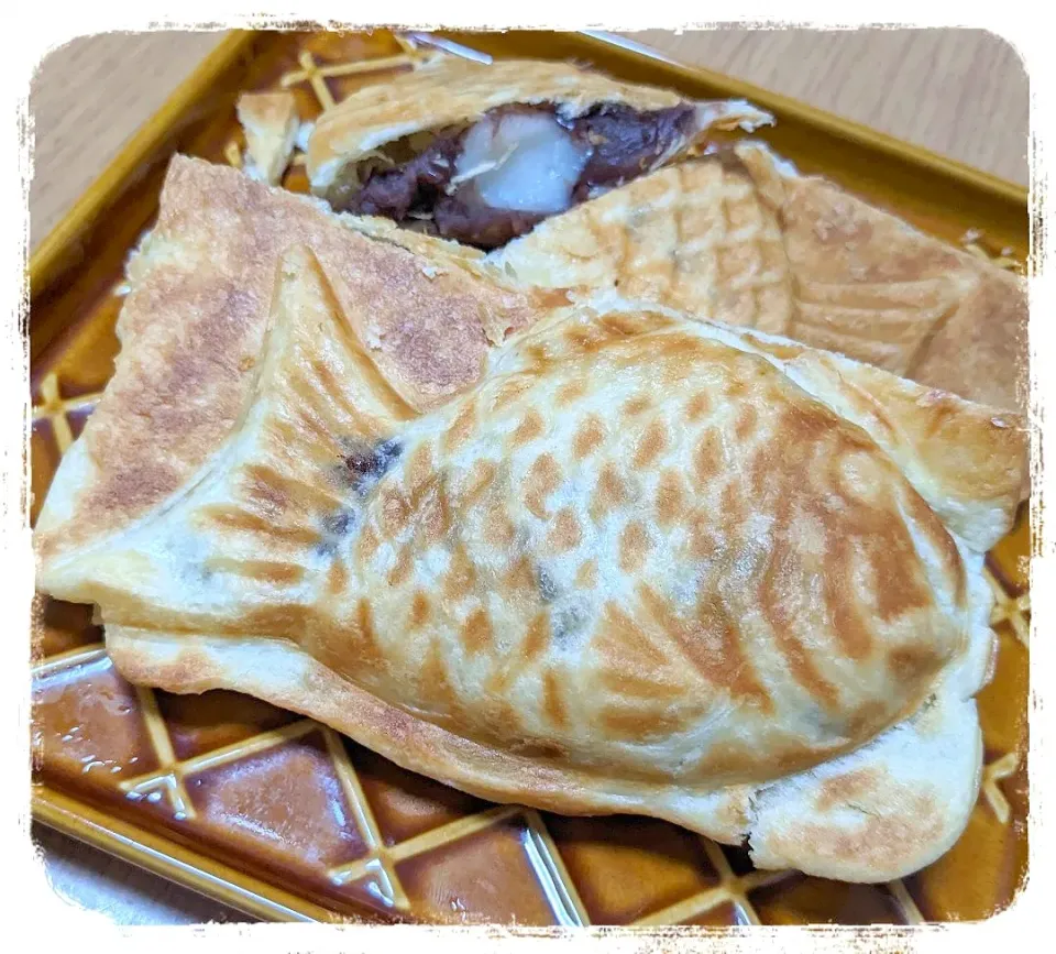 Snapdishの料理写真:クロワッサン鯛焼き
お餅入りやで❤|ひとみんΨ(*´∀｀)Ψさん