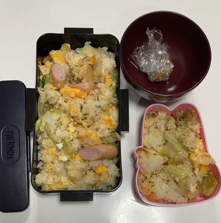 パパ弁と母弁☆炒飯☆みそ玉（パパ弁用）パパさん。レタス入れた炒飯が好きらしい😅|Saharaさん