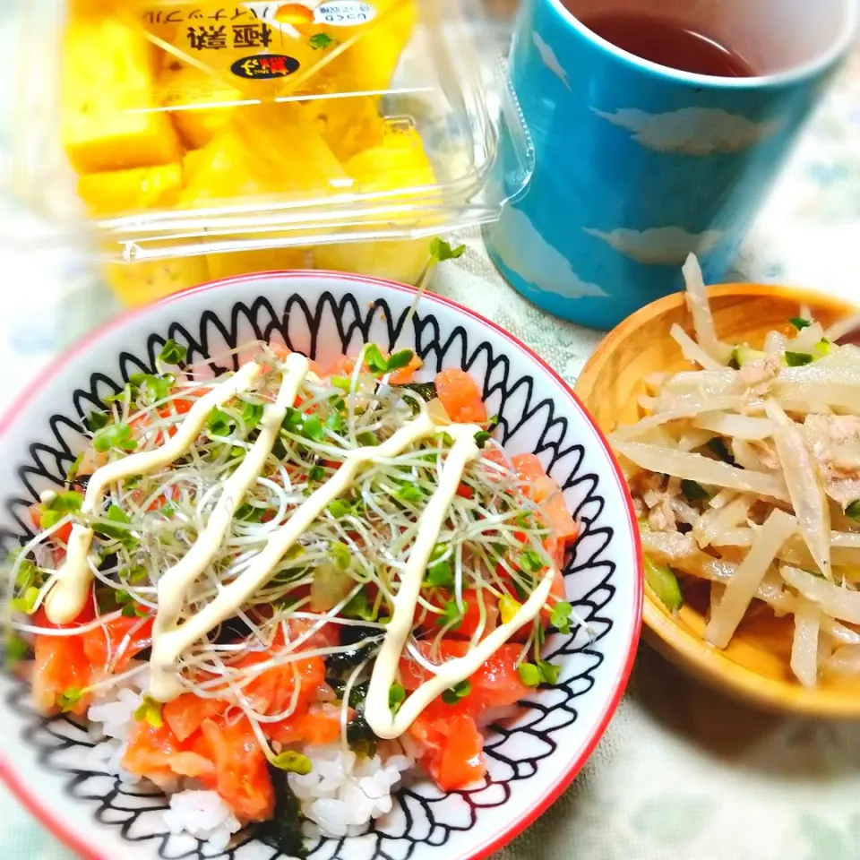 サーモンポキ丼|うたかた。さん