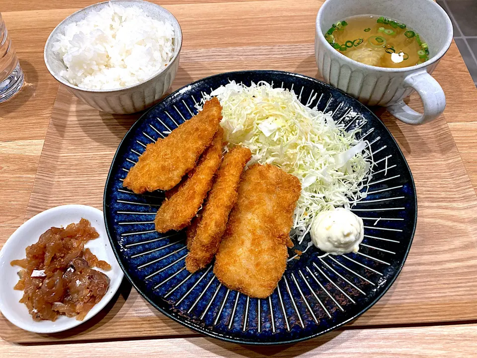 Snapdishの料理写真:アジフライ食べ放題定食1100円|きっしーさん