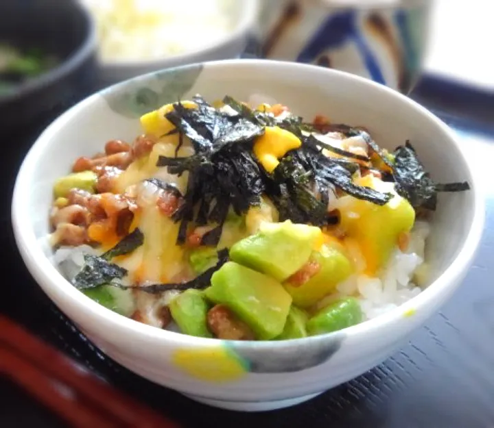 Snapdishの料理写真:アボカド納豆丼|くまちゃんさん