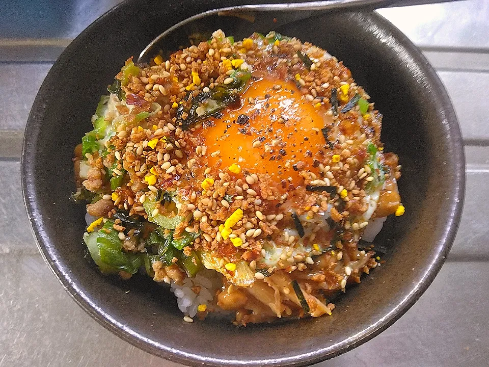 なめ茸と肉そぼろ入りショゴス丼|darkbaronさん