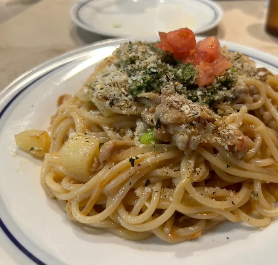 牛肉のオーロラソースとサルサヴェルデ大盛🍝🌋サラダセット🥗|buhizouさん