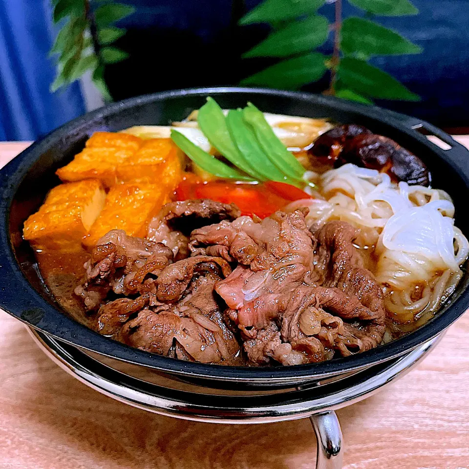 さむ〜い夜に食べたい　わりしたの湯気さえも美味しい　🥘すき焼き　　　　締めは牛すきうどんにしよ😋|Sの食卓さん