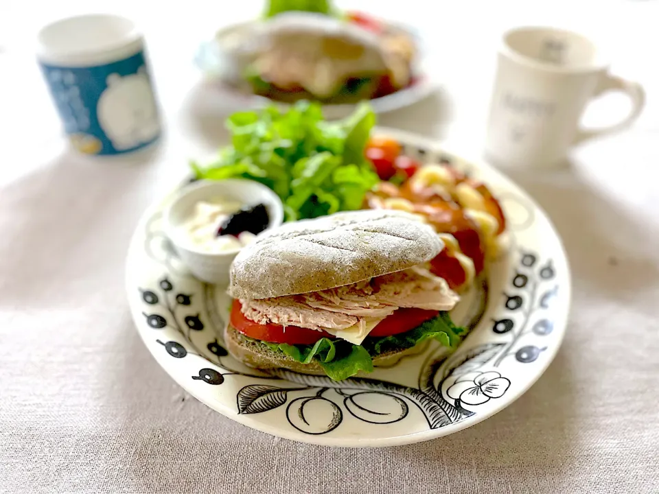 よもぎパンのチキンチーズ野菜サンド|ゆかりさん