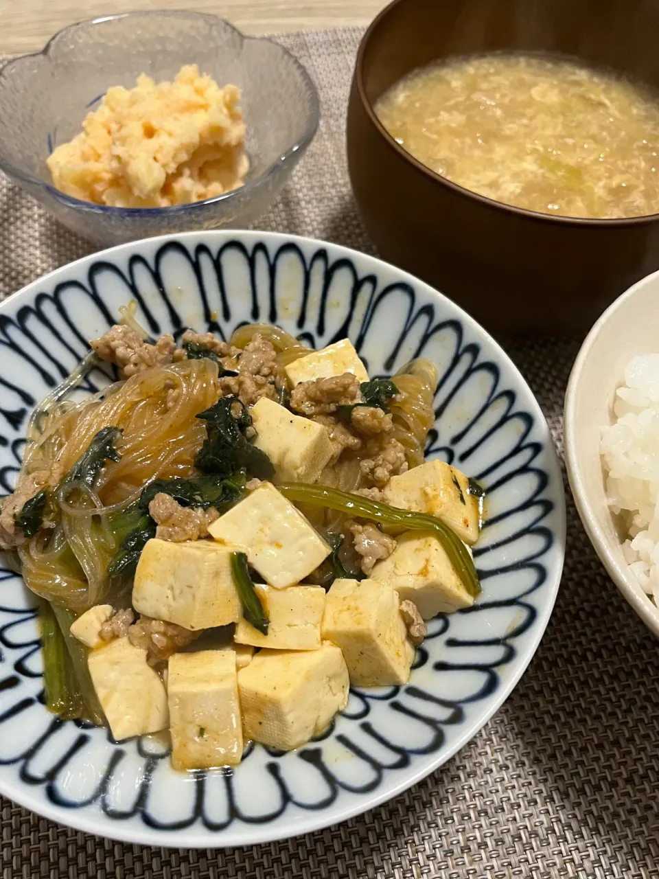 今日の夜ごはん~麻辣麻婆豆腐春雨、白菜と卵の中華スープ、タラモサラダ~|ゆかｕさん