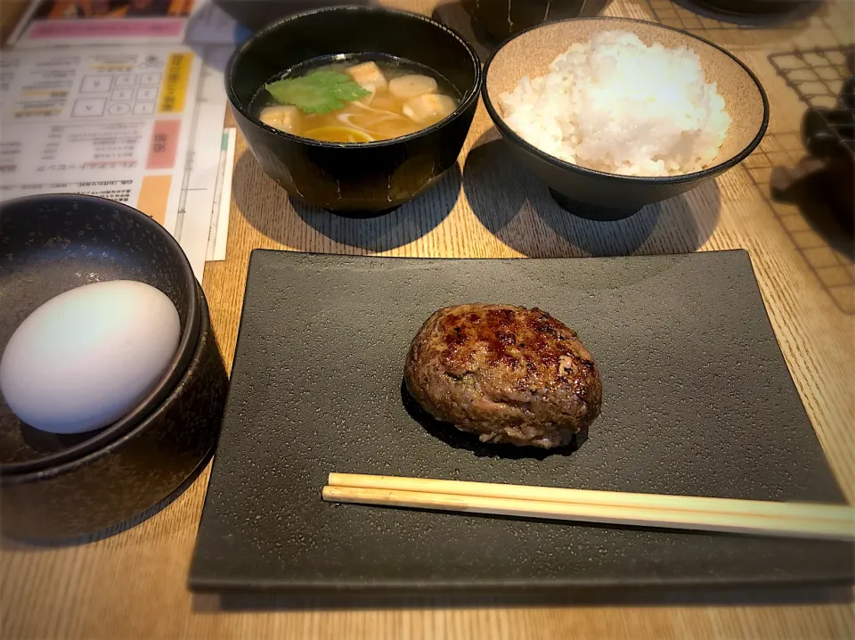 ハンバーグ定食|あっちさん