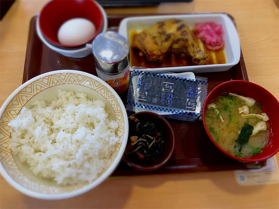 Snapdishの料理写真:すき家の朝定食、安い！チキンなかったら280円！|ワタベさん