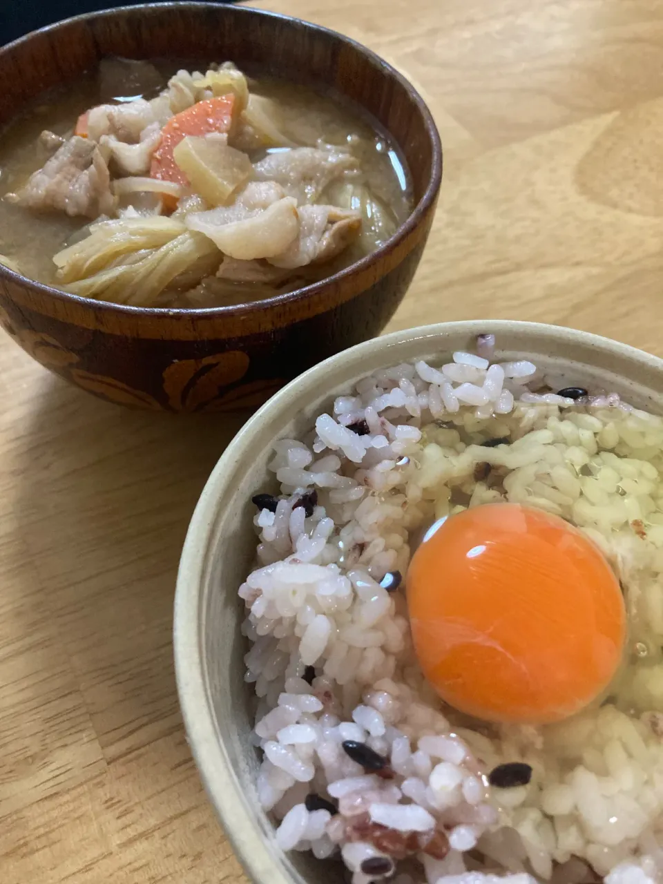 一個100円の卵かけご飯、熟成豚汁|小次郎さん