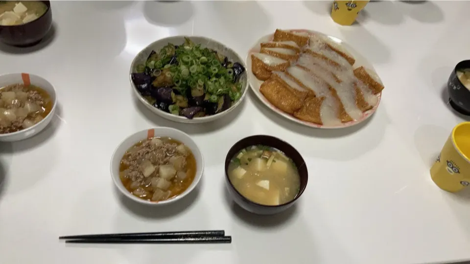 Snapdishの料理写真:晩御飯☆揚げ茄子葱ぽん☆麻婆大根☆稲荷餅☆みそ汁（豆腐、玉葱、わかめミックス）|Saharaさん