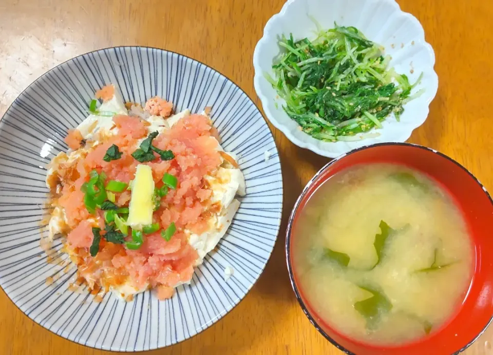 2023 0122　明太豆腐丼　水菜のおひたし　なめことわかめのお味噌汁|いもこ。さん