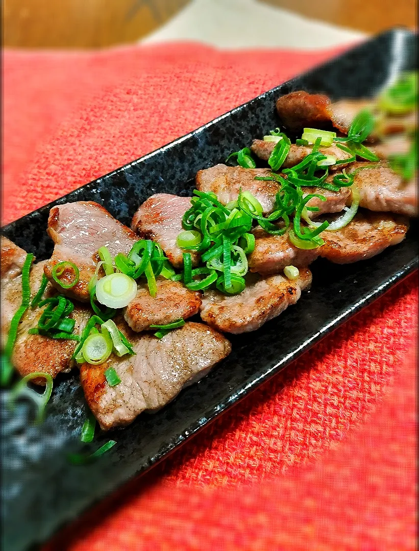 Snapdishの料理写真:炙り豚肩ロース焼き|じゃじゃまるさん