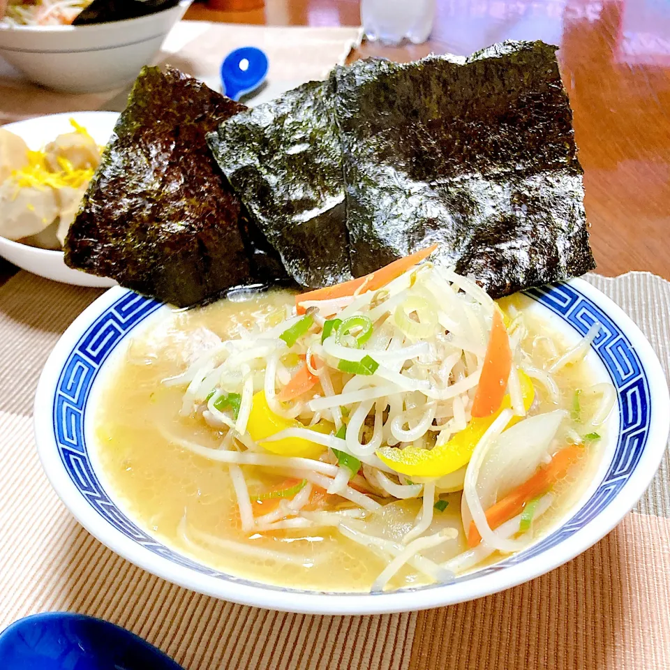 もやしたっぷり野菜豚骨ラーメン|akkoさん