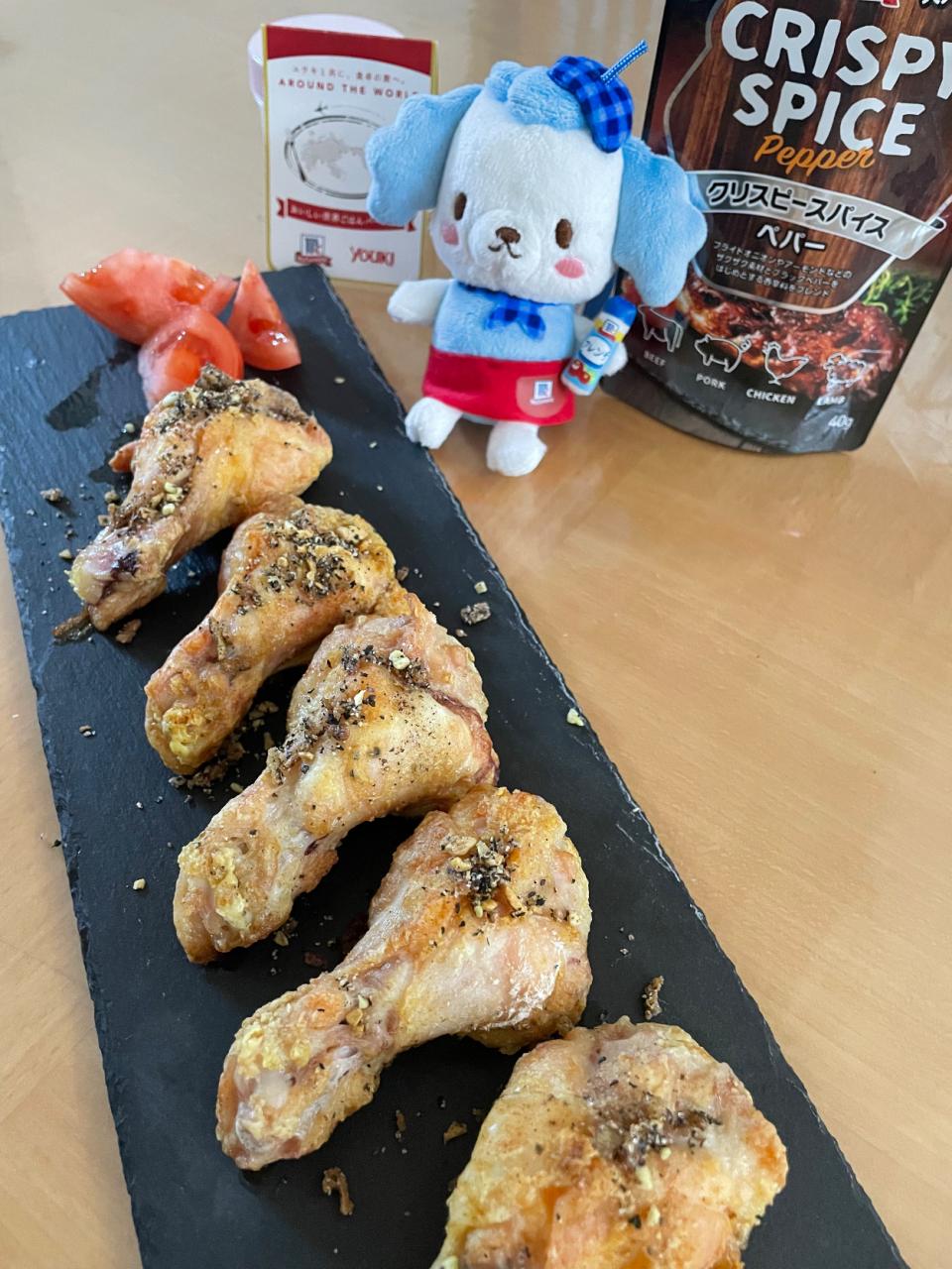 鶏手羽元カレー風味グリルクリスピースパイスペパーがけ