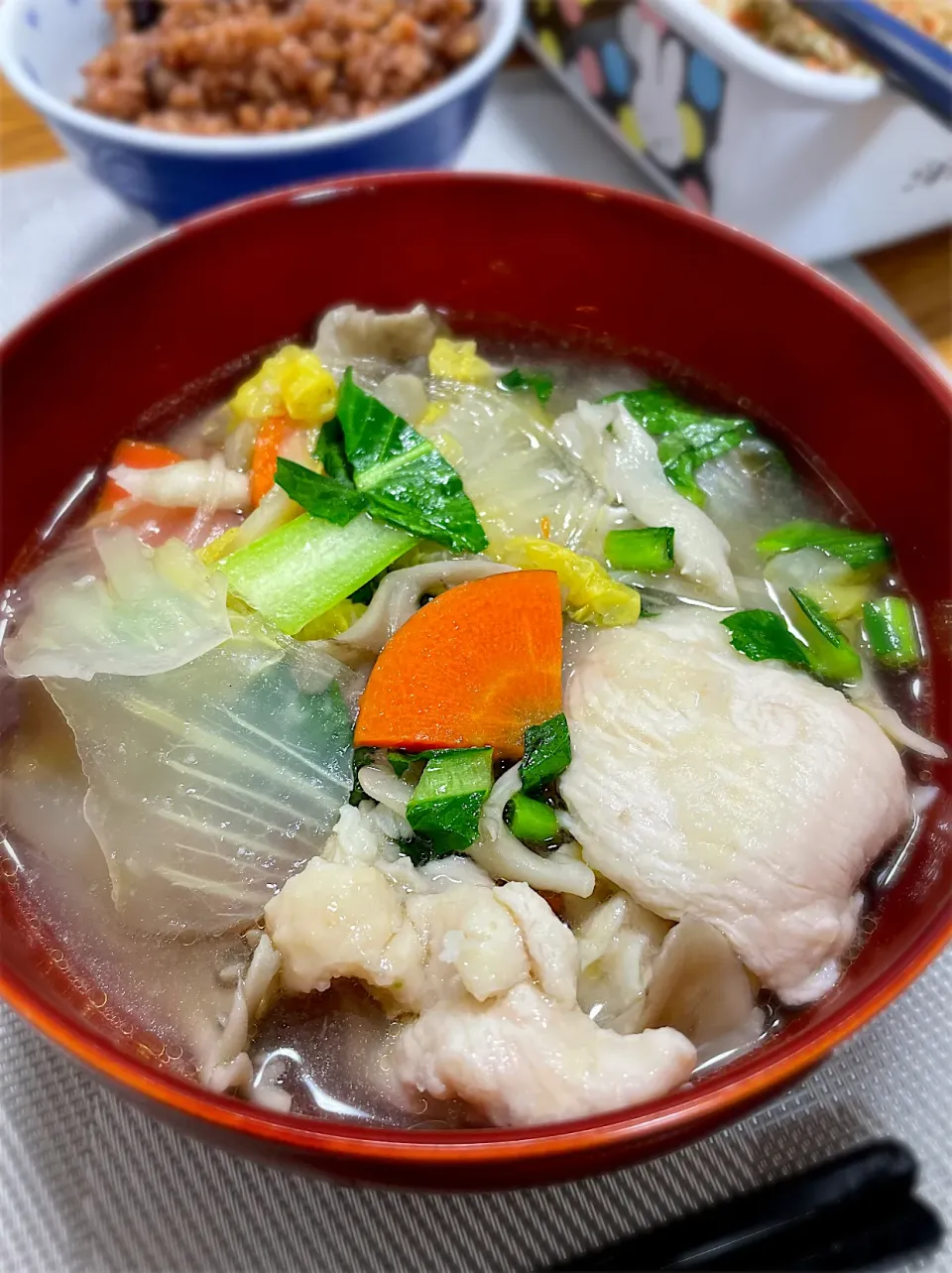 Snapdishの料理写真:野菜たっぷり鶏胸肉スープ|morimi32さん