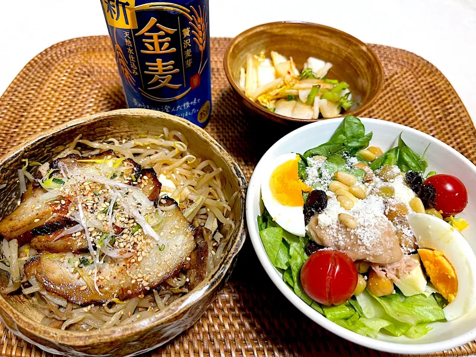 夕飯　サラダ，ビール，肉豆腐、ピクルス|Noriyuki Saitoさん