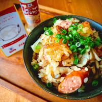 スモーク香るオイスターソースで❣️舞茸とウインナーの洋風炊き込みご飯😋