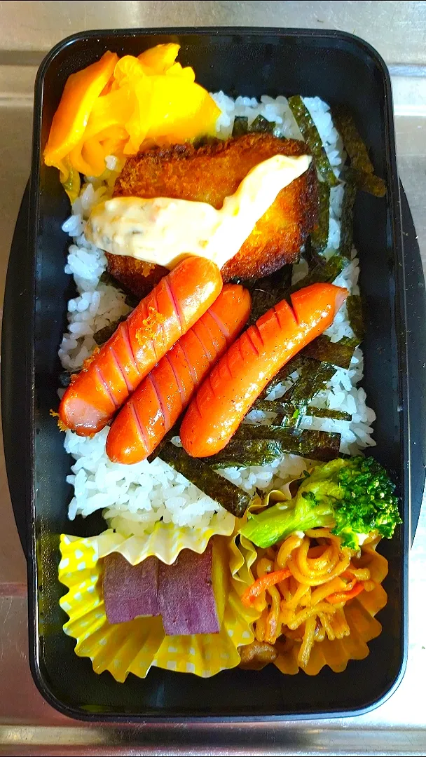 旦那弁当　2023/1/26

白身魚のフライ
ウインナー
焼きそば&ブロッコリーマヨ
さつまいもの甘煮|ユキヨメ♪さん