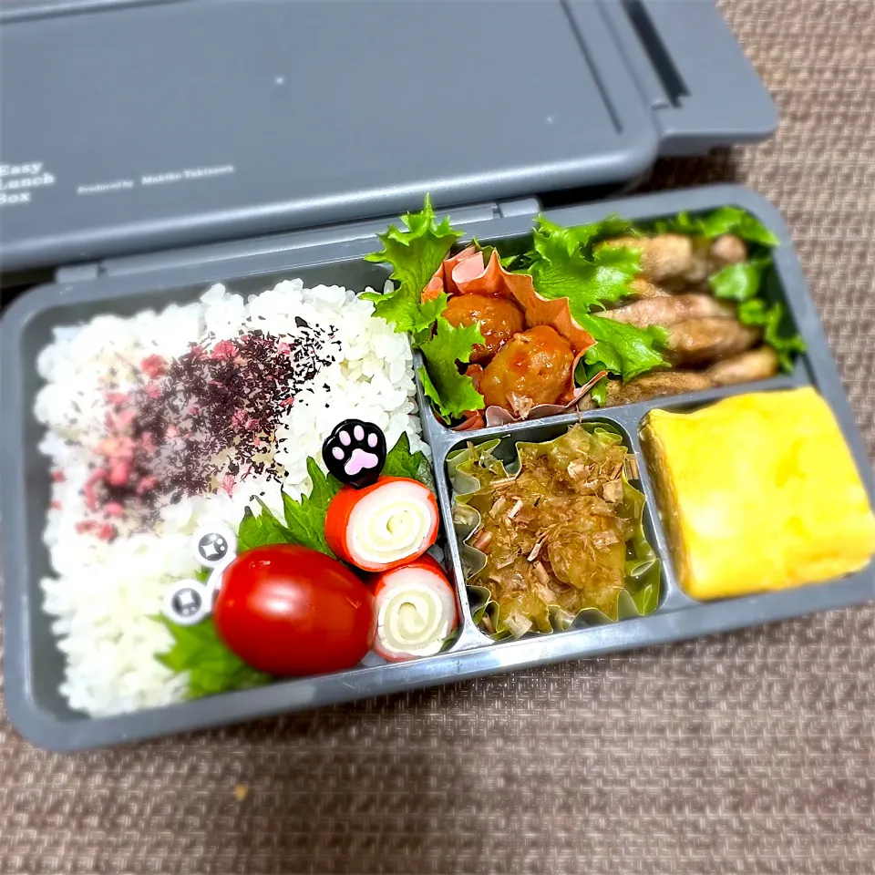 SJK弁当🍱〜豚ヒレ塩焼き・ミートボール・玉子焼き・茄子煮浸し・カニカマチーズくるくる|華恋さん