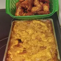 macaroni and cheese dish with fried chicken|olivia wallaceさん