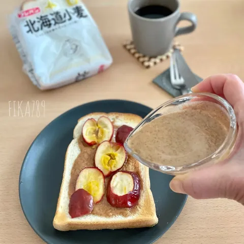 「北海道小麦」を使ってみたSnapdishの料理・レシピ写真:りんごとキャラメルのオープンサンド