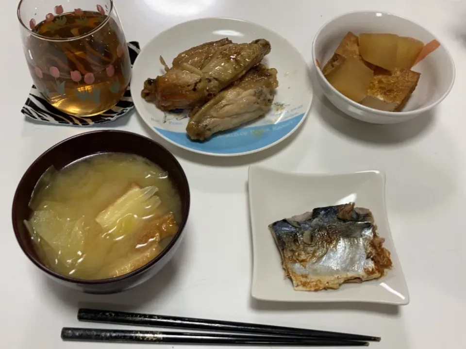 Snapdishの料理写真:晩御飯☆鯖☆手羽中のさっぱり煮☆厚揚げ大根☆みそ汁（キャベツ、厚揚げ）|Saharaさん