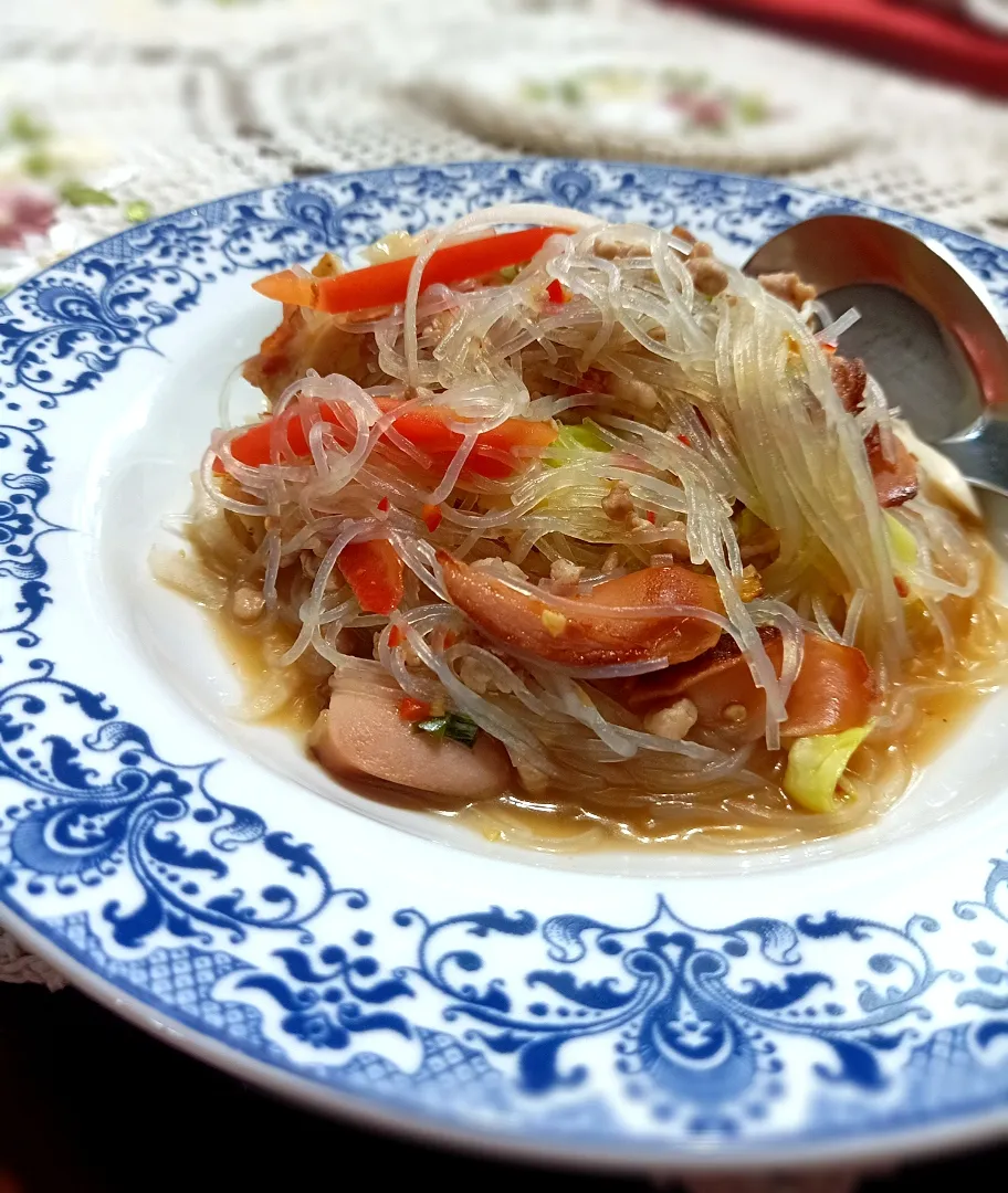 Snapdishの料理写真:Spicy & Savory Glass Noodle Salad!!! Yum yum... 😋🌶️🥗🌶️ (aka 'Yum Woon Sen' in Thai)|An'leeさん