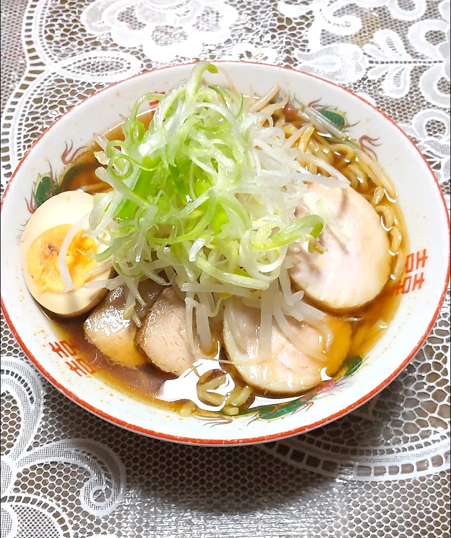 Snapdishの料理写真:チャーシュー、スープも手作り
チャーシュー麺🍜|クータンさん