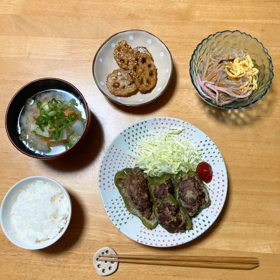 Snapdishの料理写真:ピーマンの肉詰めと蓮根の甘辛炒め|ちゃみこさん