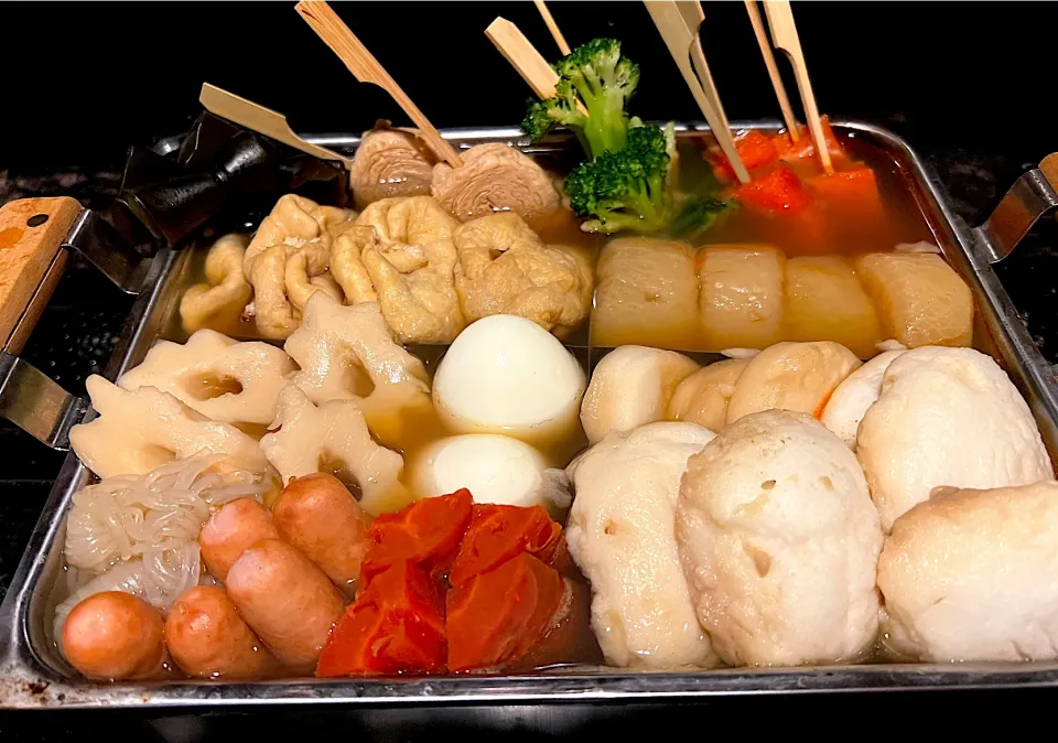 【おでん🍢】鶏団子巾着、サーモン、湯葉、人参…等々の変わりタネ♥️|💍ごはん🍚さん