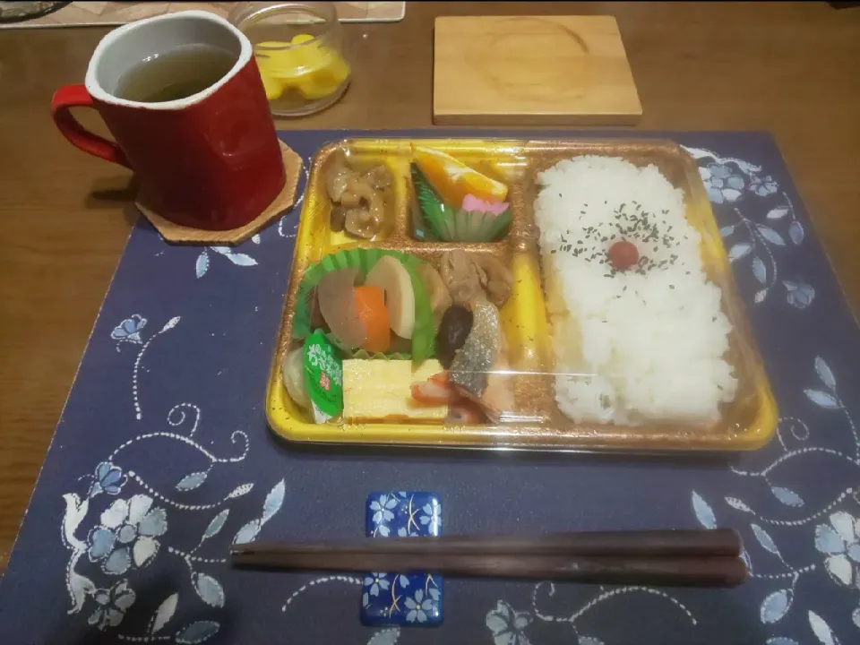 Snapdishの料理写真:和風幕の内弁当(どんどん弁当。昼飯)|enarinさん